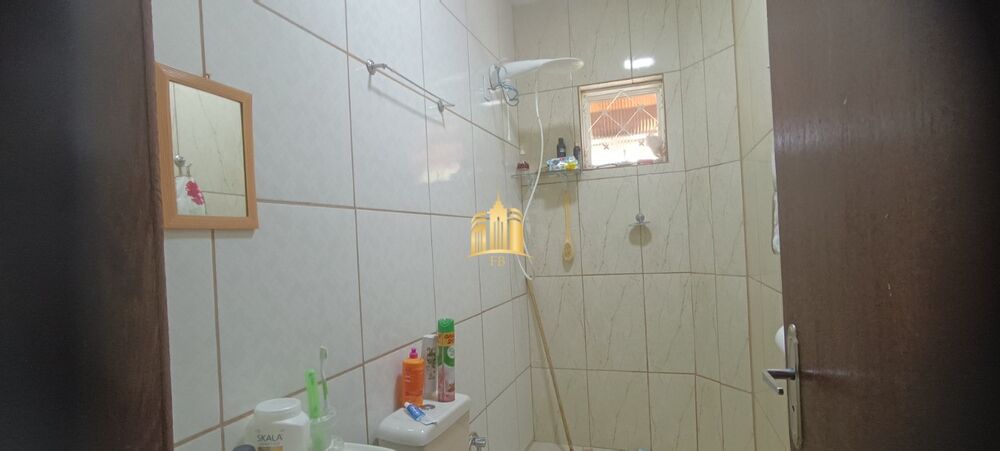 Casa à venda com 6 quartos, 1600m² - Foto 2