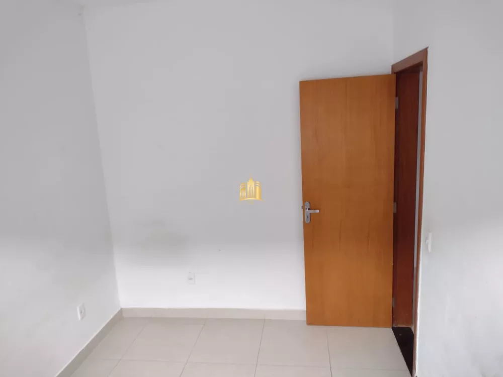 Casa à venda com 3 quartos, 180m² - Foto 2