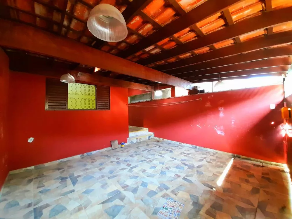 Casa à venda com 2 quartos, 140m² - Foto 1