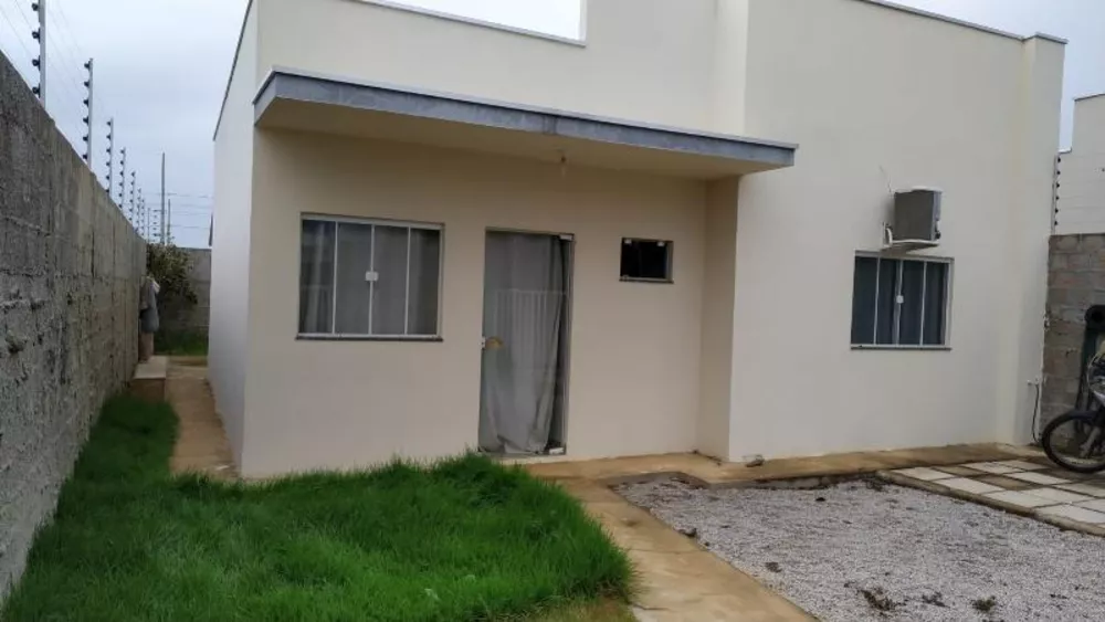 Casa à venda com 2 quartos, 59m² - Foto 2