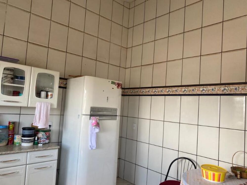 Casa à venda com 3 quartos, 246m² - Foto 2