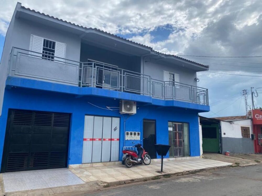 Casa à venda com 3 quartos, 246m² - Foto 1
