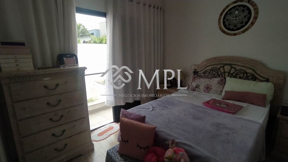 Casa de Condomínio para alugar com 3 quartos, 300m² - Foto 6
