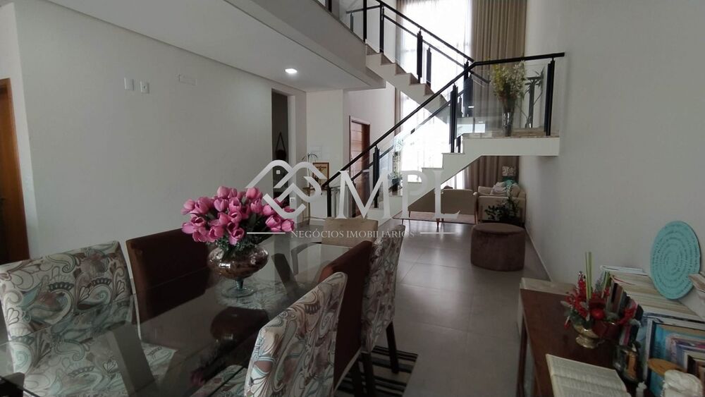 Casa de Condomínio para alugar com 3 quartos, 300m² - Foto 4