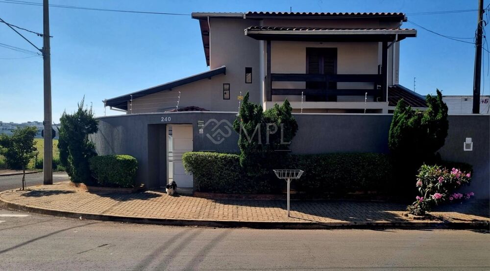 Casa à venda com 5 quartos, 258m² - Foto 1