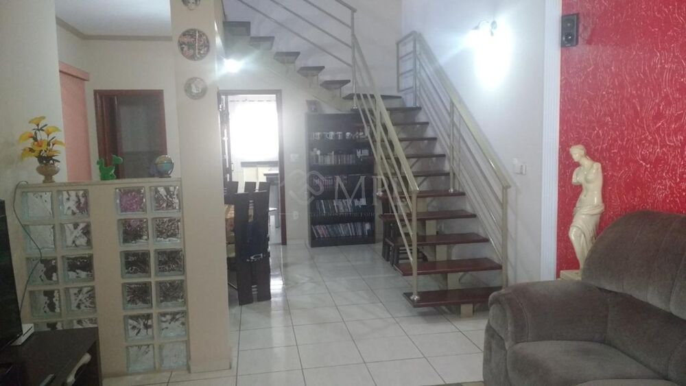 Casa à venda com 3 quartos, 167m² - Foto 2