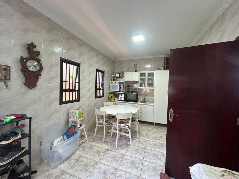 Casa para alugar com 3 quartos, 242m² - Foto 7