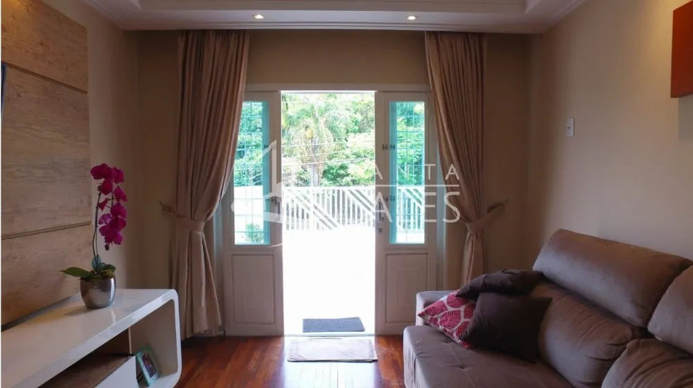 Casa, 3 quartos, 250 m² - Foto 1