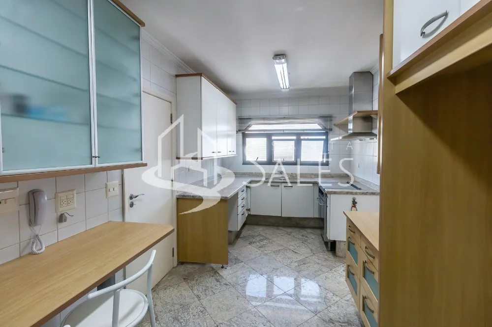 Apartamento, 3 quartos, 240 m² - Foto 1