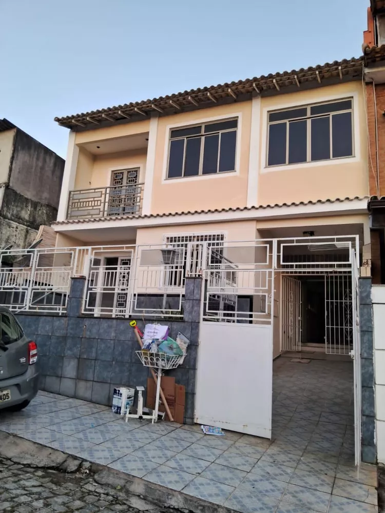 Casa à venda com 4 quartos, 240m² - Foto 1