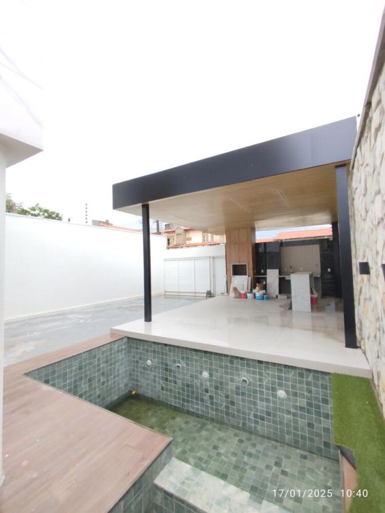 Casa, 4 quartos, 251 m² - Foto 1