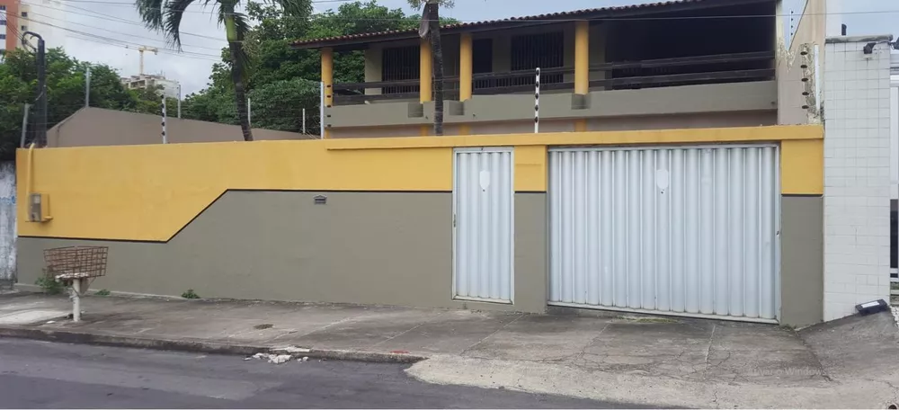 Casa para alugar com 4 quartos, 650m² - Foto 1