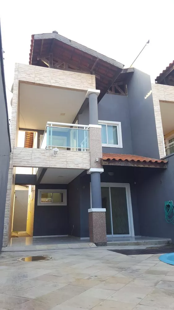 Casa à venda com 3 quartos, 124m² - Foto 1