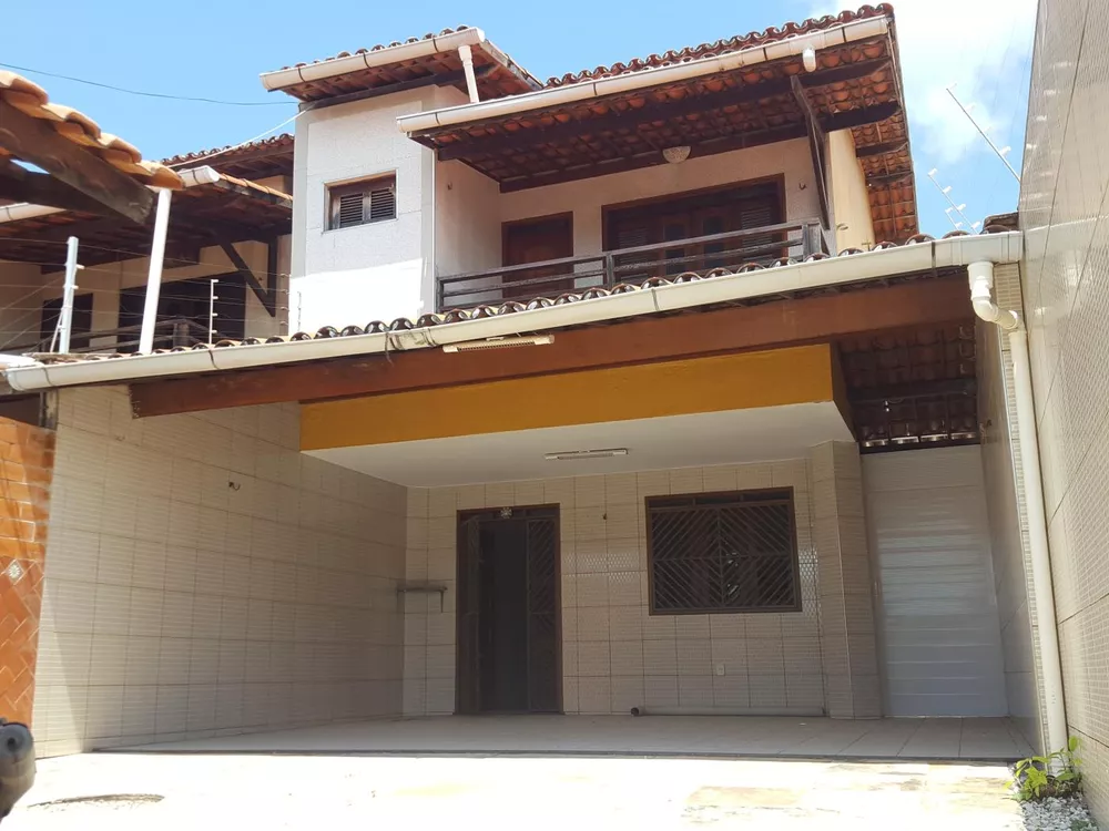 Casa à venda com 3 quartos, 214m² - Foto 1