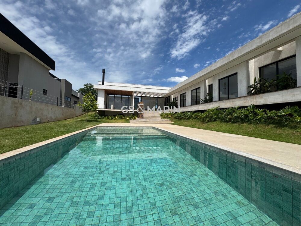 Casa de Condomínio à venda com 3 quartos, 250m² - Foto 1
