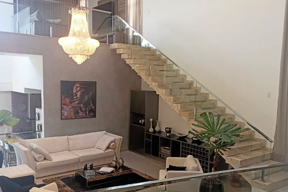 Casa de Condomínio à venda com 3 quartos, 300m² - Foto 1