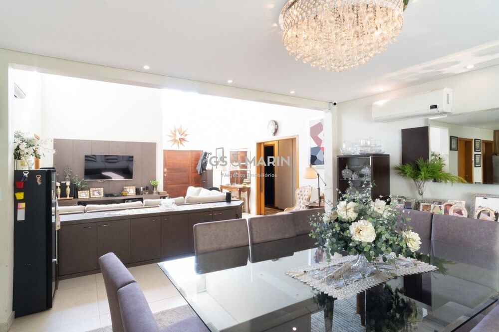 Casa de Condomínio à venda e aluguel com 4 quartos, 311m² - Foto 1