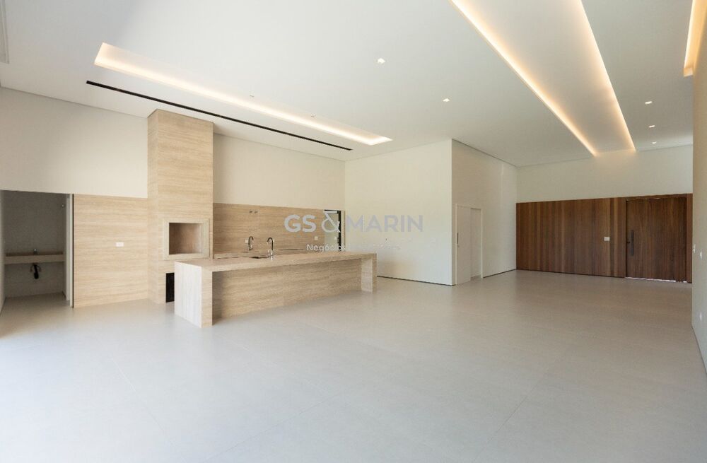 Casa de Condomínio à venda com 3 quartos, 294m² - Foto 1