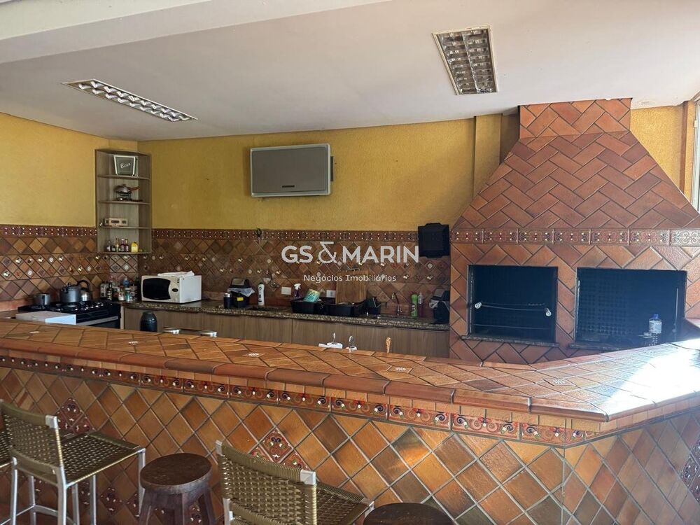 Casa de Condomínio à venda com 4 quartos, 323m² - Foto 2