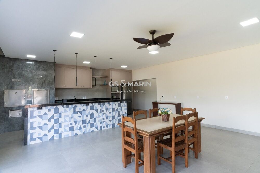 Casa de Condomínio à venda com 3 quartos, 250m² - Foto 2