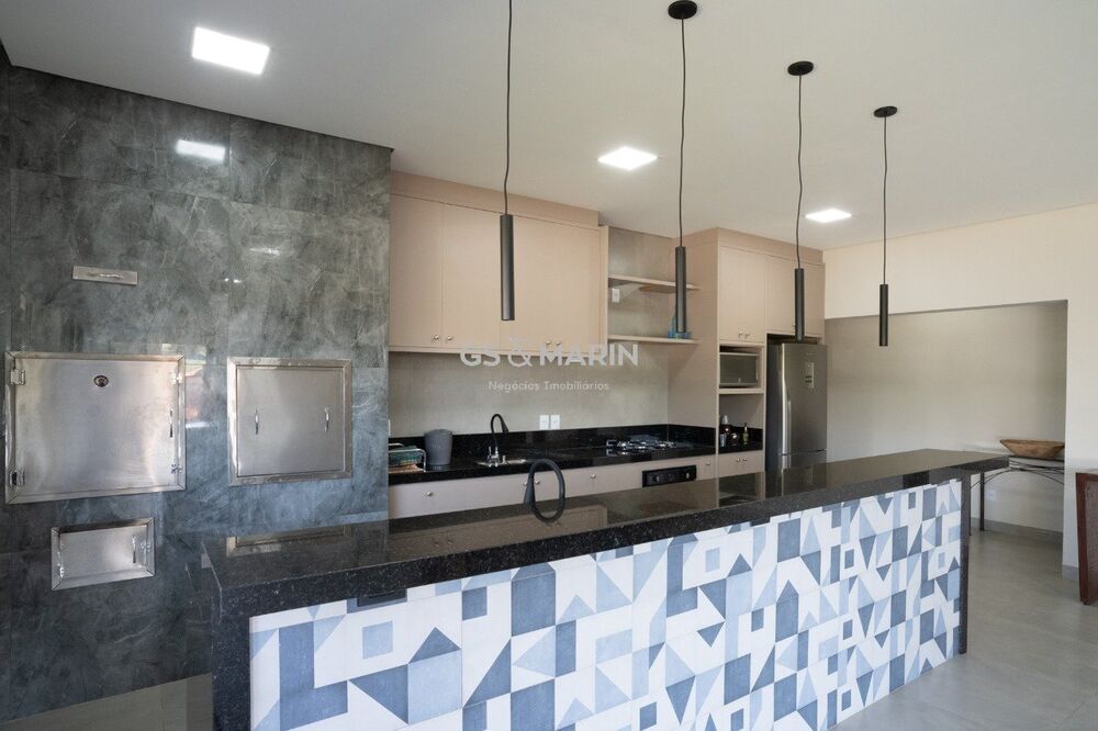 Casa de Condomínio à venda com 3 quartos, 250m² - Foto 3