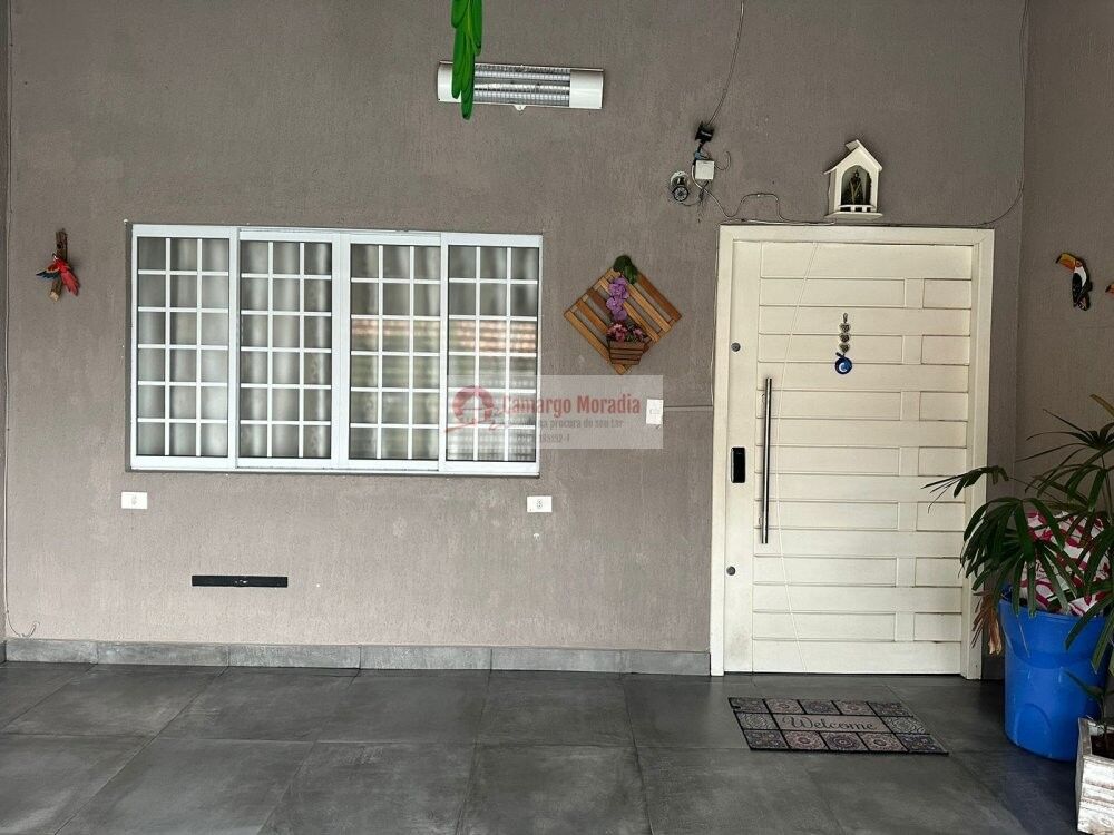 Casa à venda com 2 quartos, 100m² - Foto 1