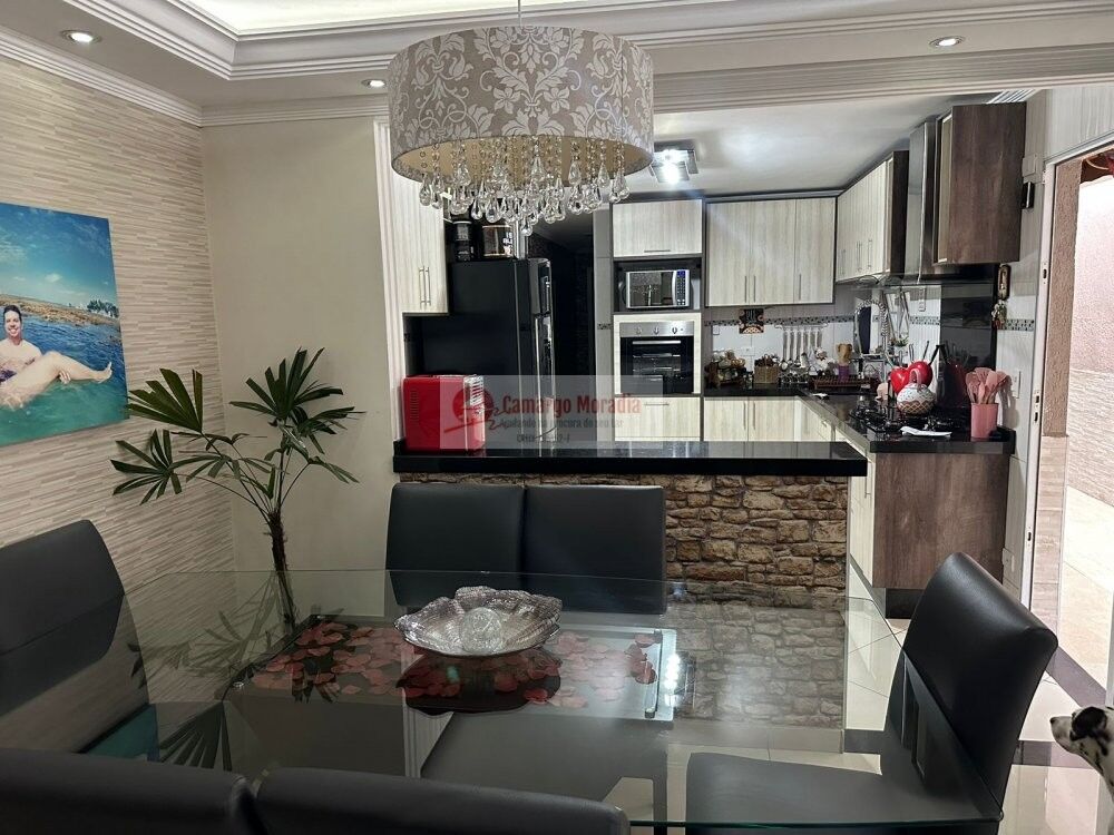 Casa à venda com 2 quartos, 100m² - Foto 2