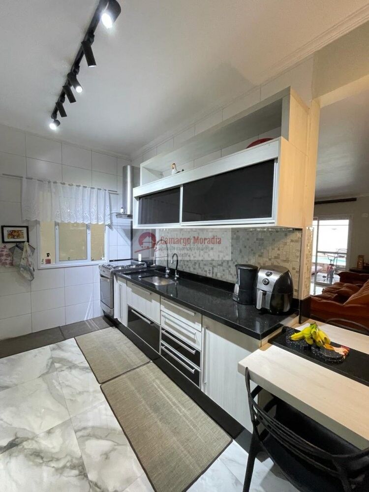 Casa à venda com 4 quartos, 177m² - Foto 1