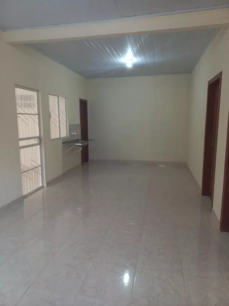 Casa para alugar com 2 quartos, 50m² - Foto 1