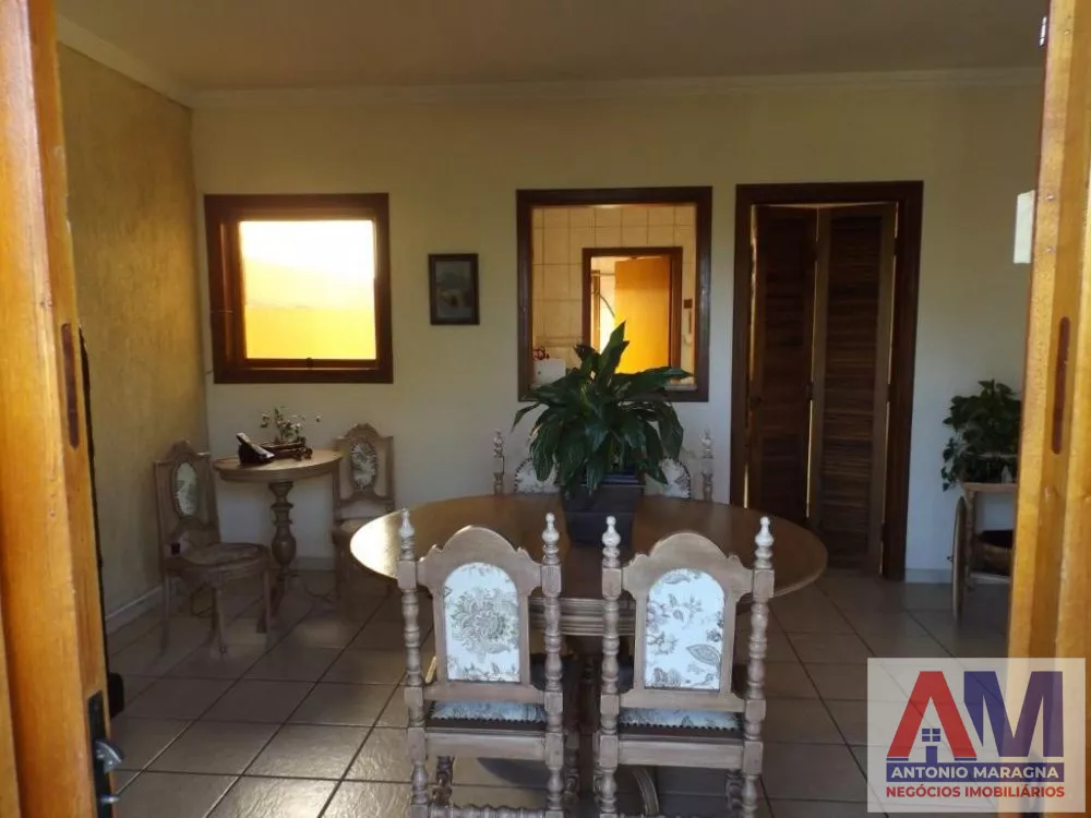 Casa à venda com 3 quartos, 240m² - Foto 2