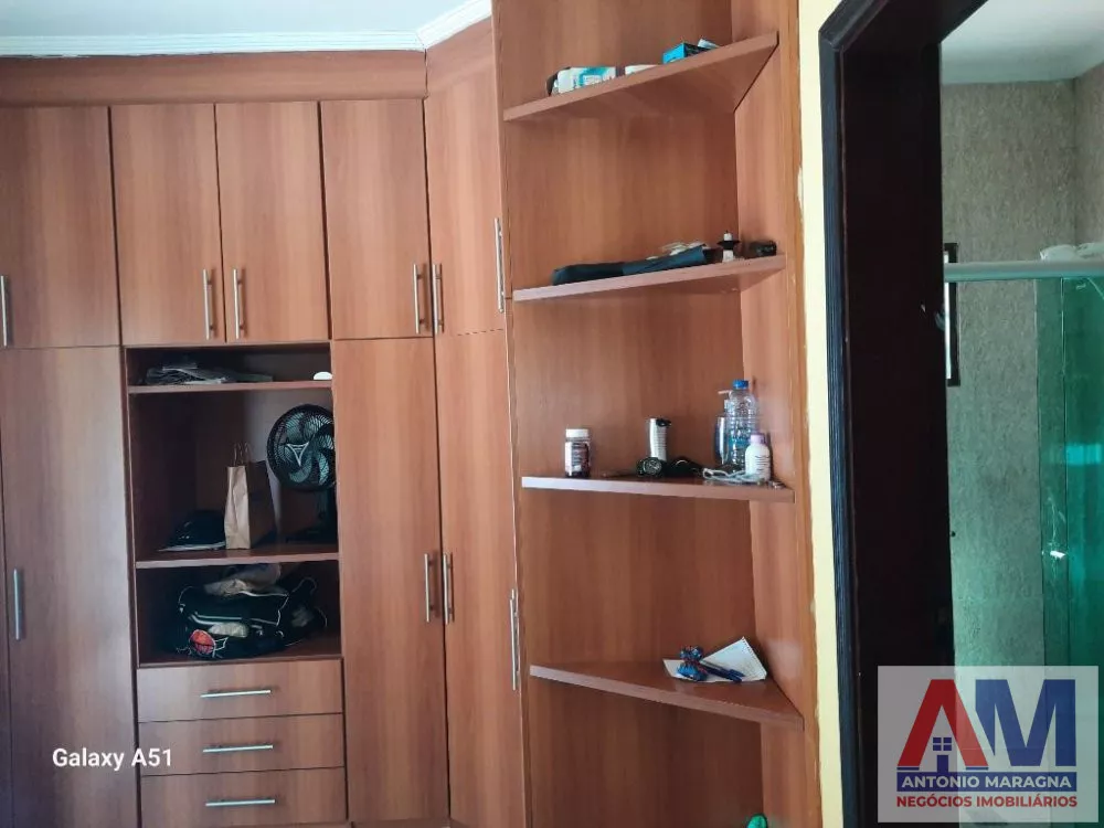 Casa de Condomínio à venda com 4 quartos, 244m² - Foto 2