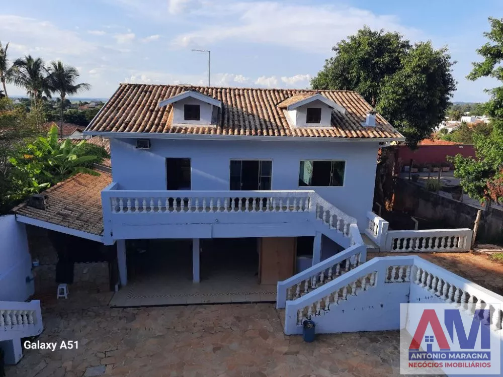 Casa de Condomínio à venda com 4 quartos, 244m² - Foto 1