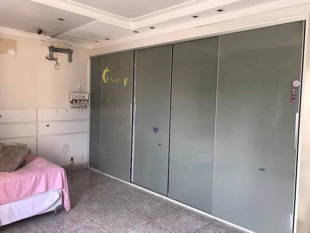 Casa à venda e aluguel com 4 quartos, 1000m² - Foto 2