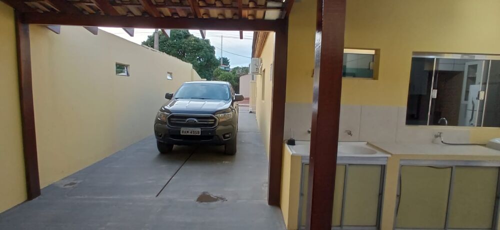 Casa à venda e aluguel com 3 quartos, 200m² - Foto 2