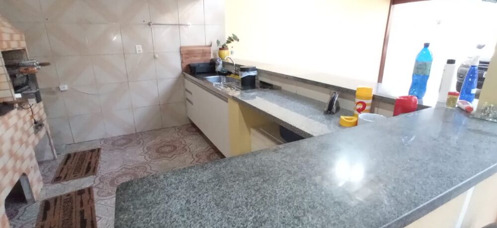 Casa à venda e aluguel com 3 quartos, 200m² - Foto 1