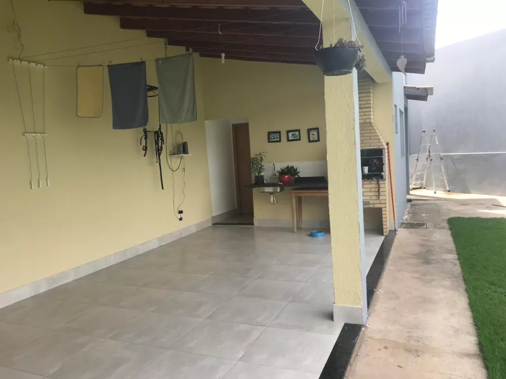 Casa à venda com 3 quartos, 207m² - Foto 2