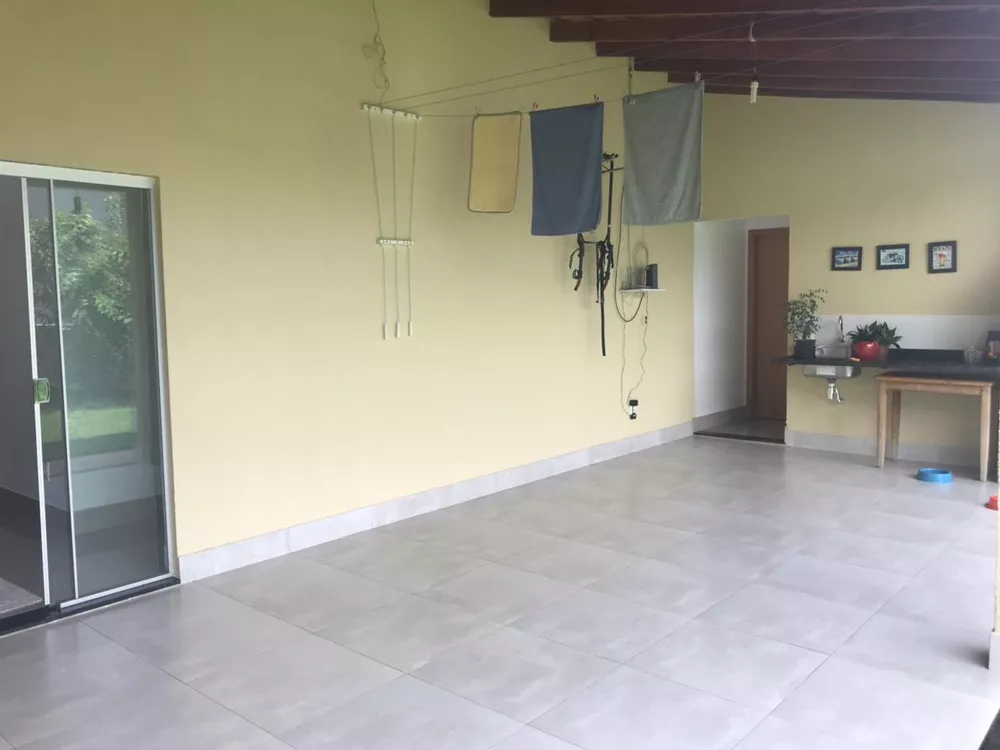 Casa à venda com 3 quartos, 207m² - Foto 3