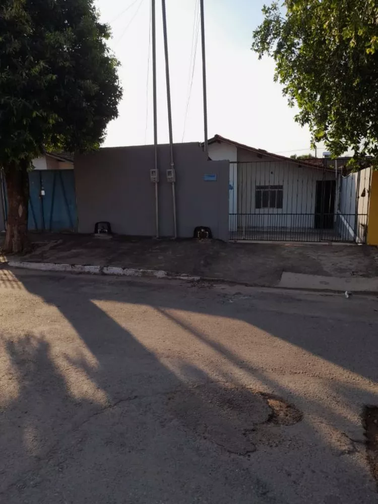 Casa à venda com 3 quartos, 200m² - Foto 1