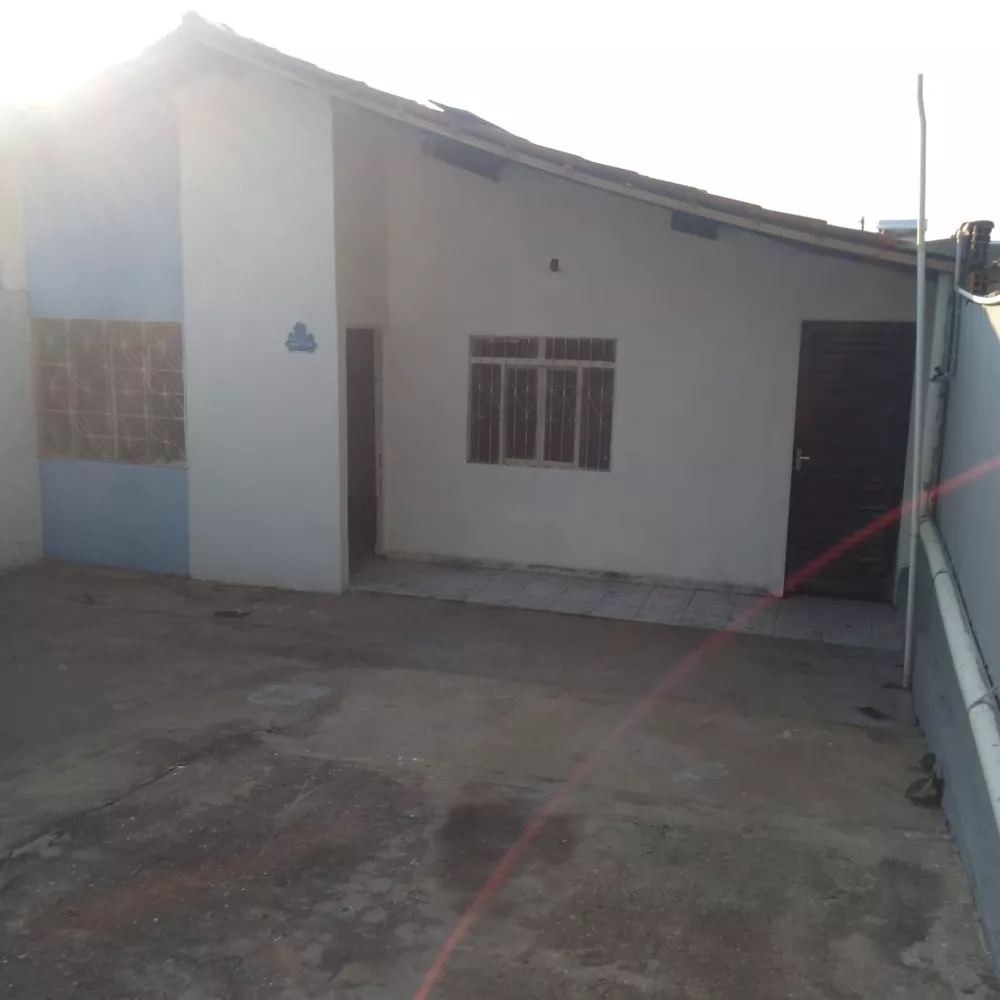 Casa à venda com 3 quartos, 200m² - Foto 2