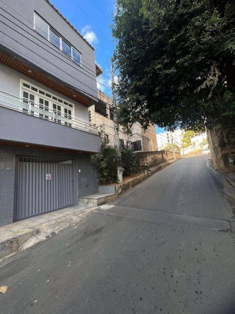 Casa à venda com 4 quartos, 180m² - Foto 2