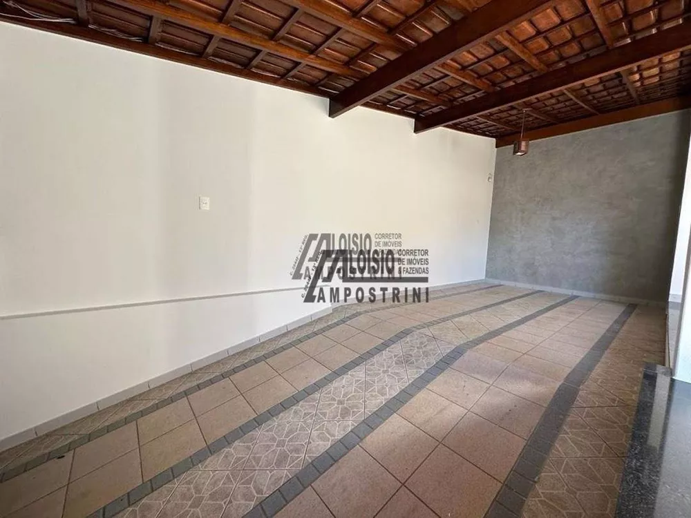 Casa à venda com 5 quartos, 350m² - Foto 2