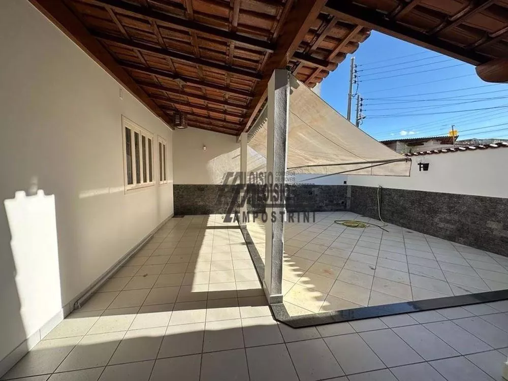 Casa à venda com 5 quartos, 350m² - Foto 3