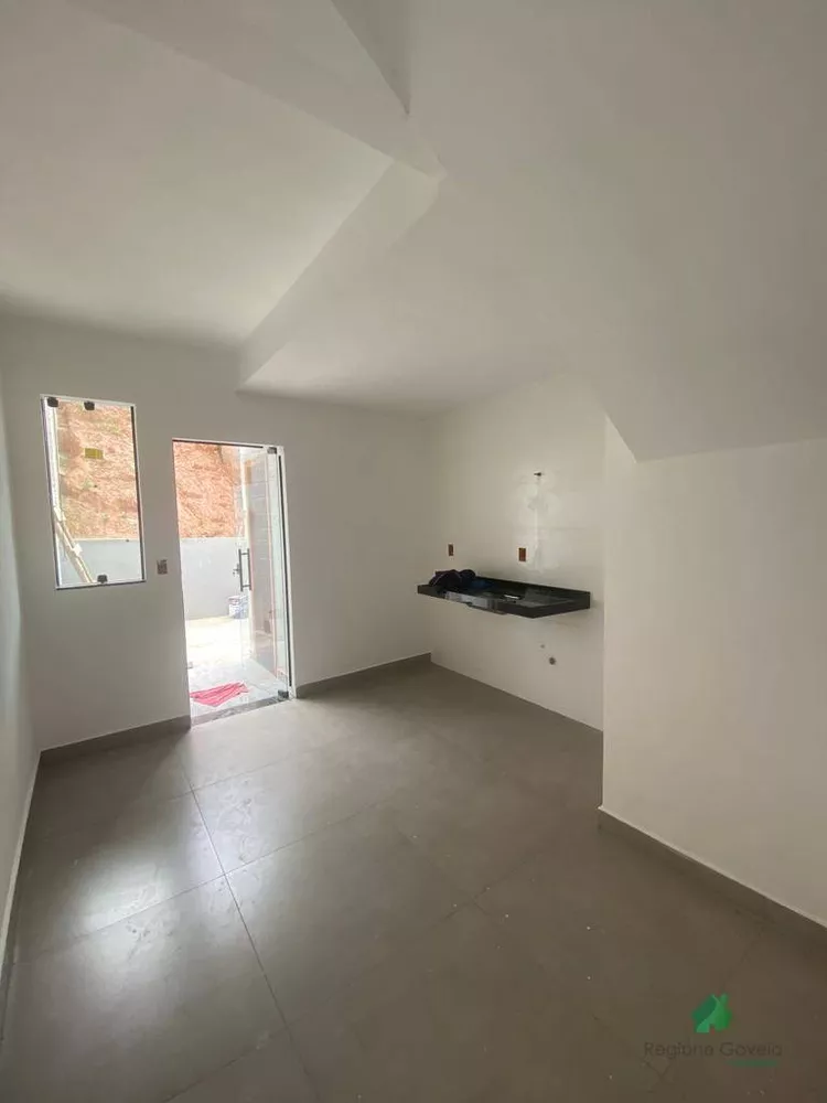 Casa à venda com 2 quartos, 55m² - Foto 13