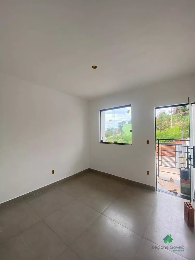 Casa à venda com 2 quartos, 55m² - Foto 4