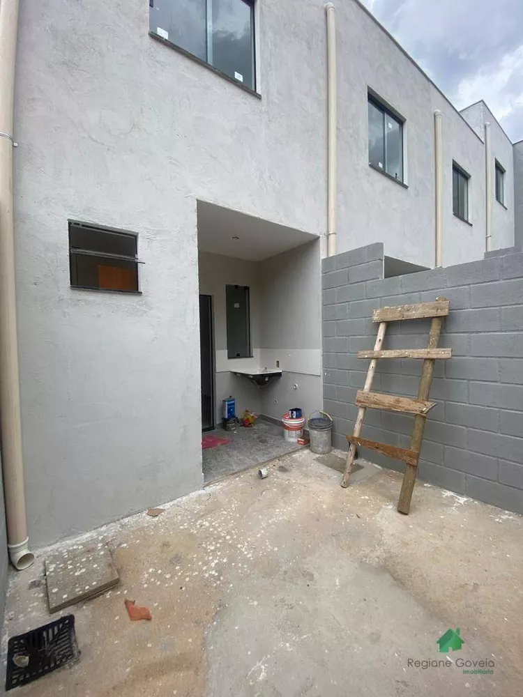 Casa à venda com 2 quartos, 55m² - Foto 19