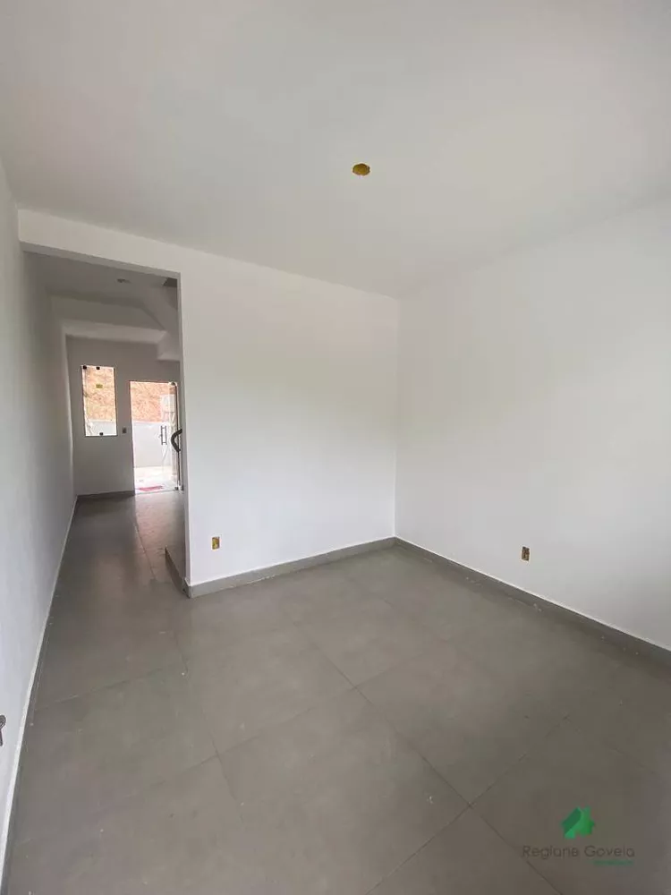 Casa à venda com 2 quartos, 55m² - Foto 3