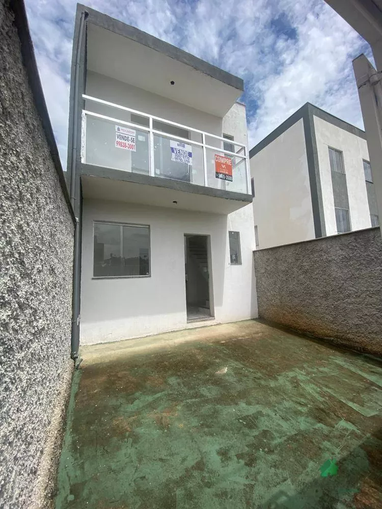 Casa à venda com 3 quartos, 80m² - Foto 1