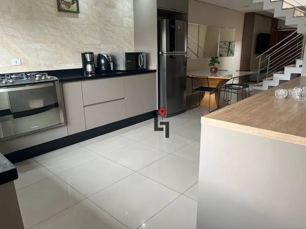Sobrado, 3 quartos, 245 m² - Foto 1