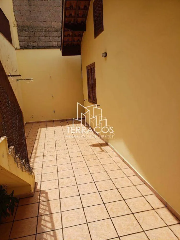Casa, 3 quartos, 233 m² - Foto 2