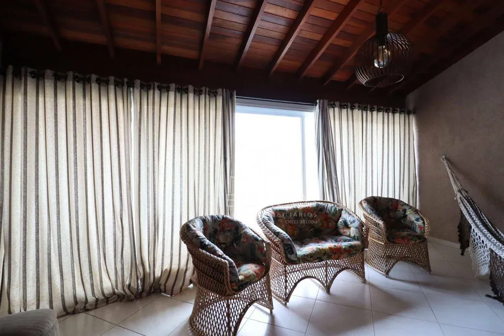Casa, 3 quartos, 210 m² - Foto 1